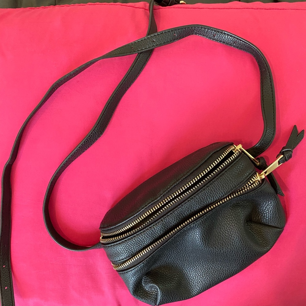 Adjustable fake leather fanny pack